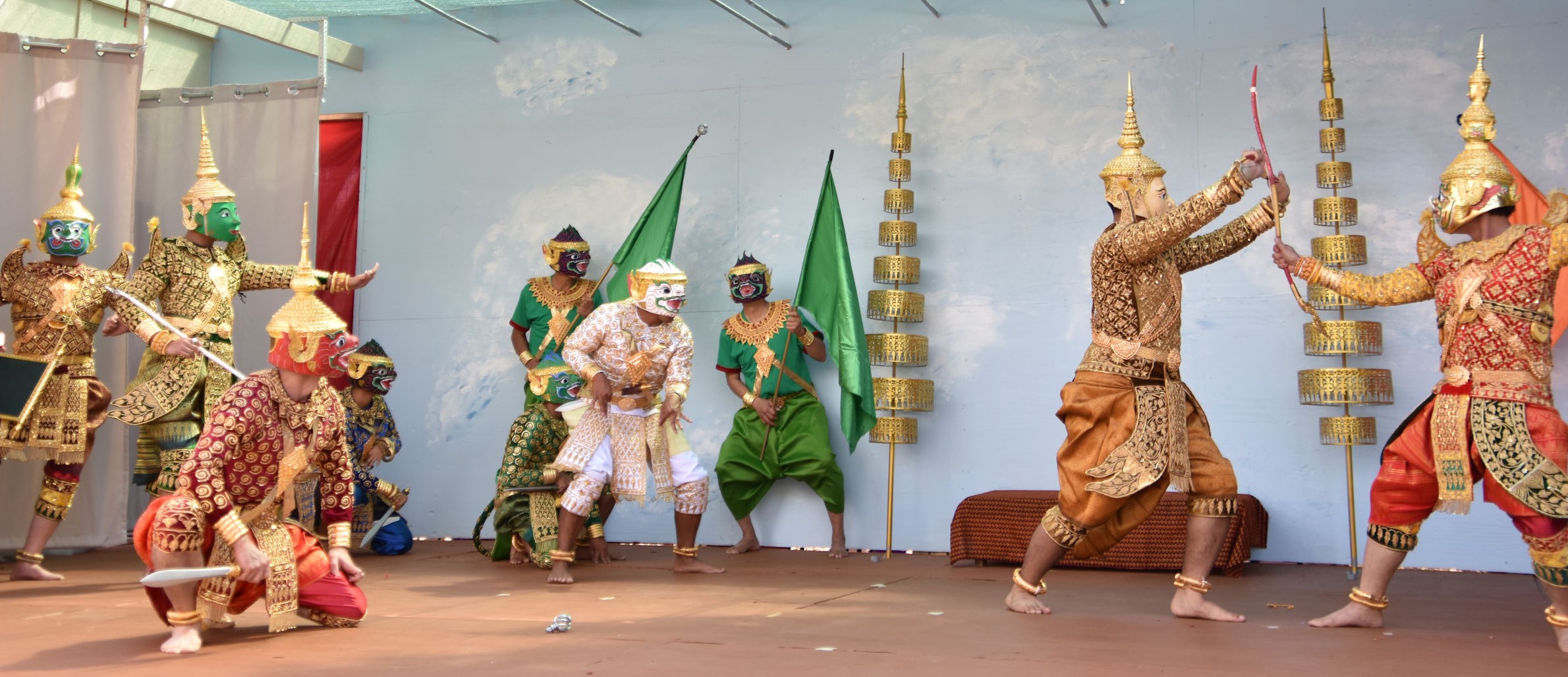 the performance of lakhon kholល្ខោនខោល